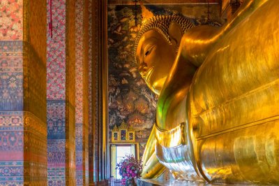 مجسمه طلایی بودا